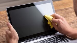 cách vệ sinh màn hình laptop
